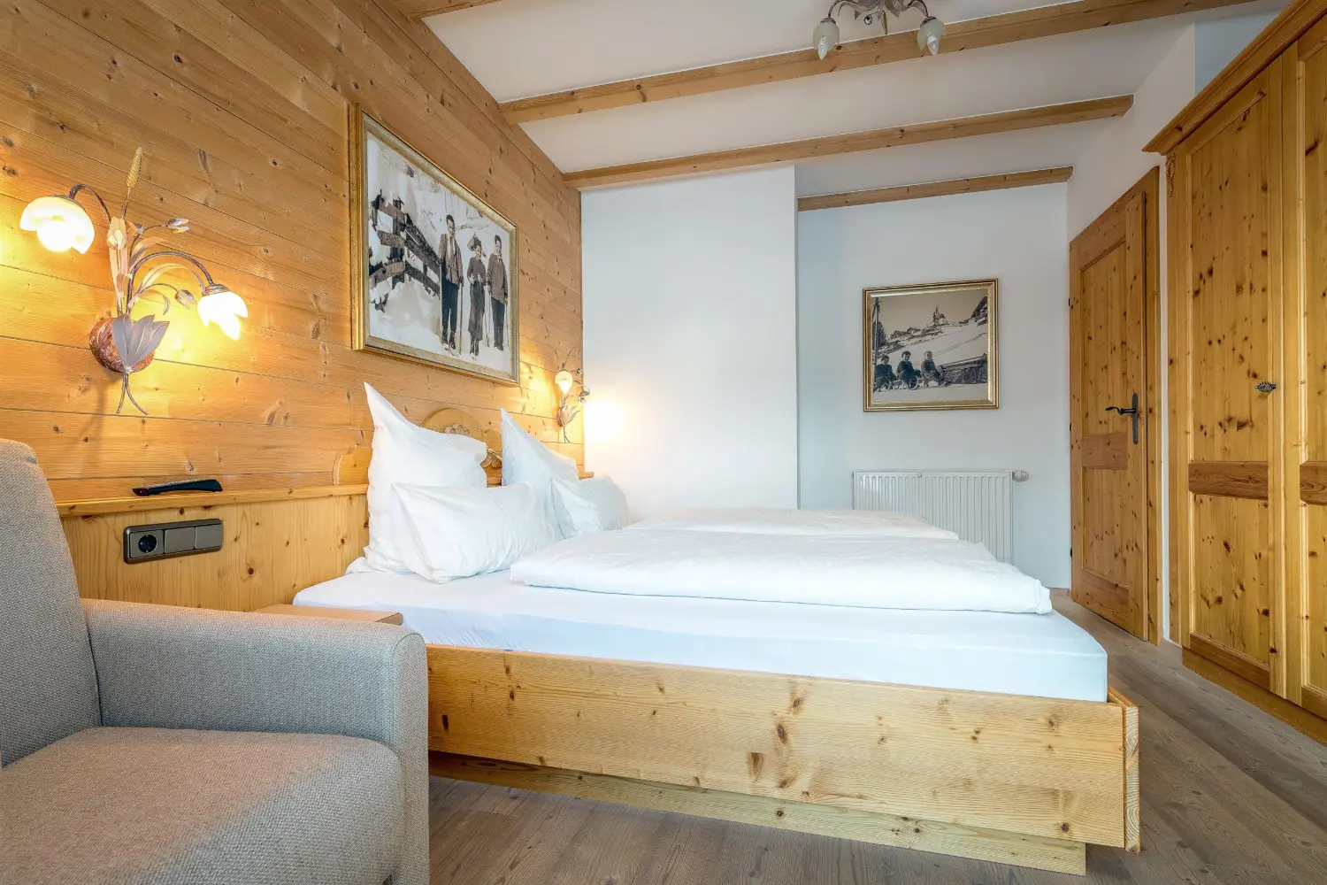 Schlafzimmer in Top 4 mit Kaiser-Blick — Gafalhof Ferienwohnung Going Tirol