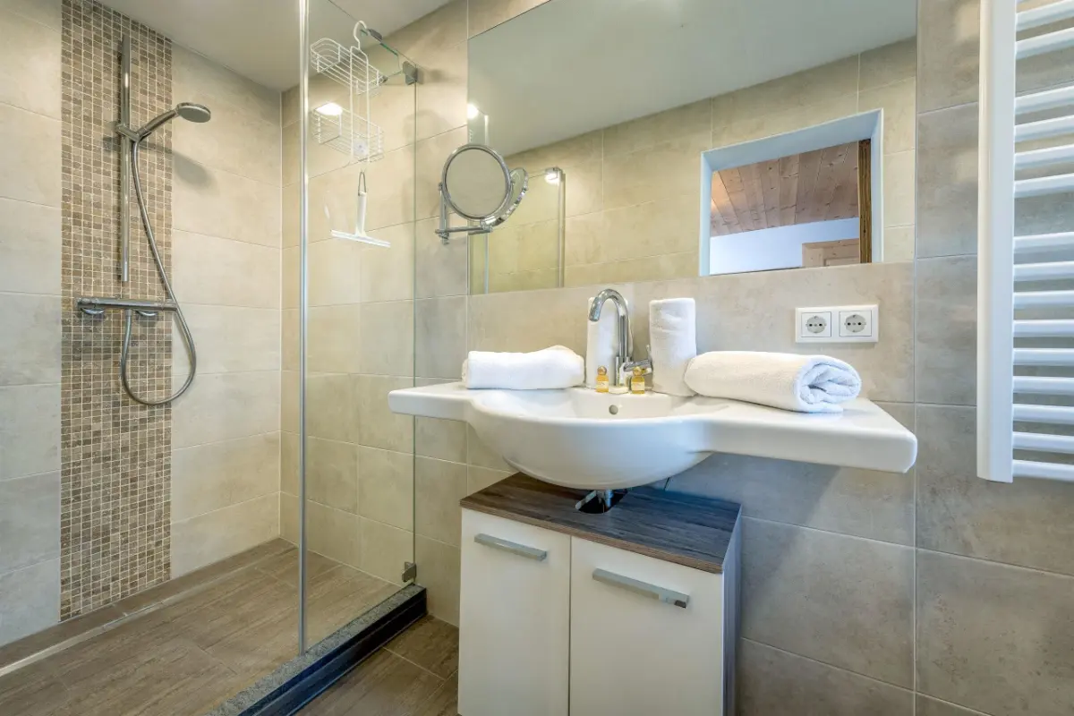 Modernes Badezimmer im Appartement Kaiserblick — Gafalhof Ferienwohnung Wilder Kaiser