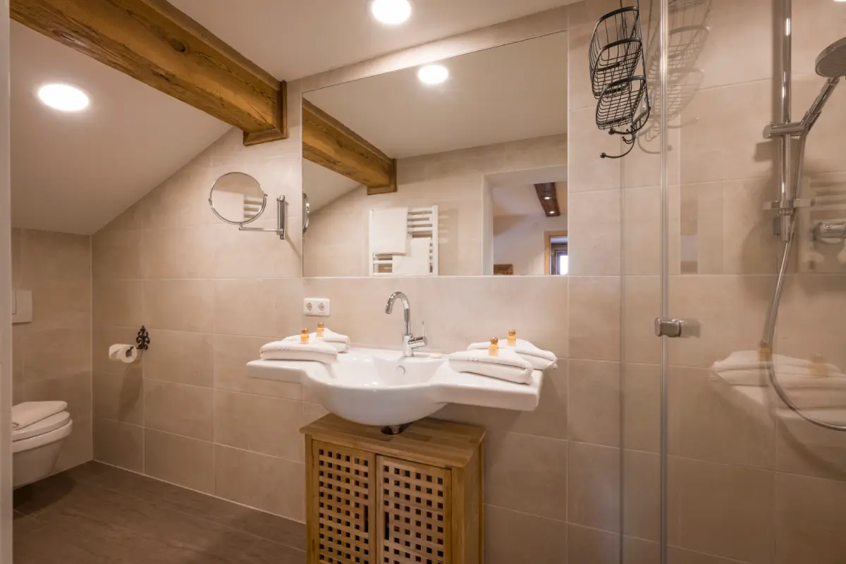 Badezimmer im Appartement Sonnblick — Bauernhof-Ferienwohnung am Gafalhof Going