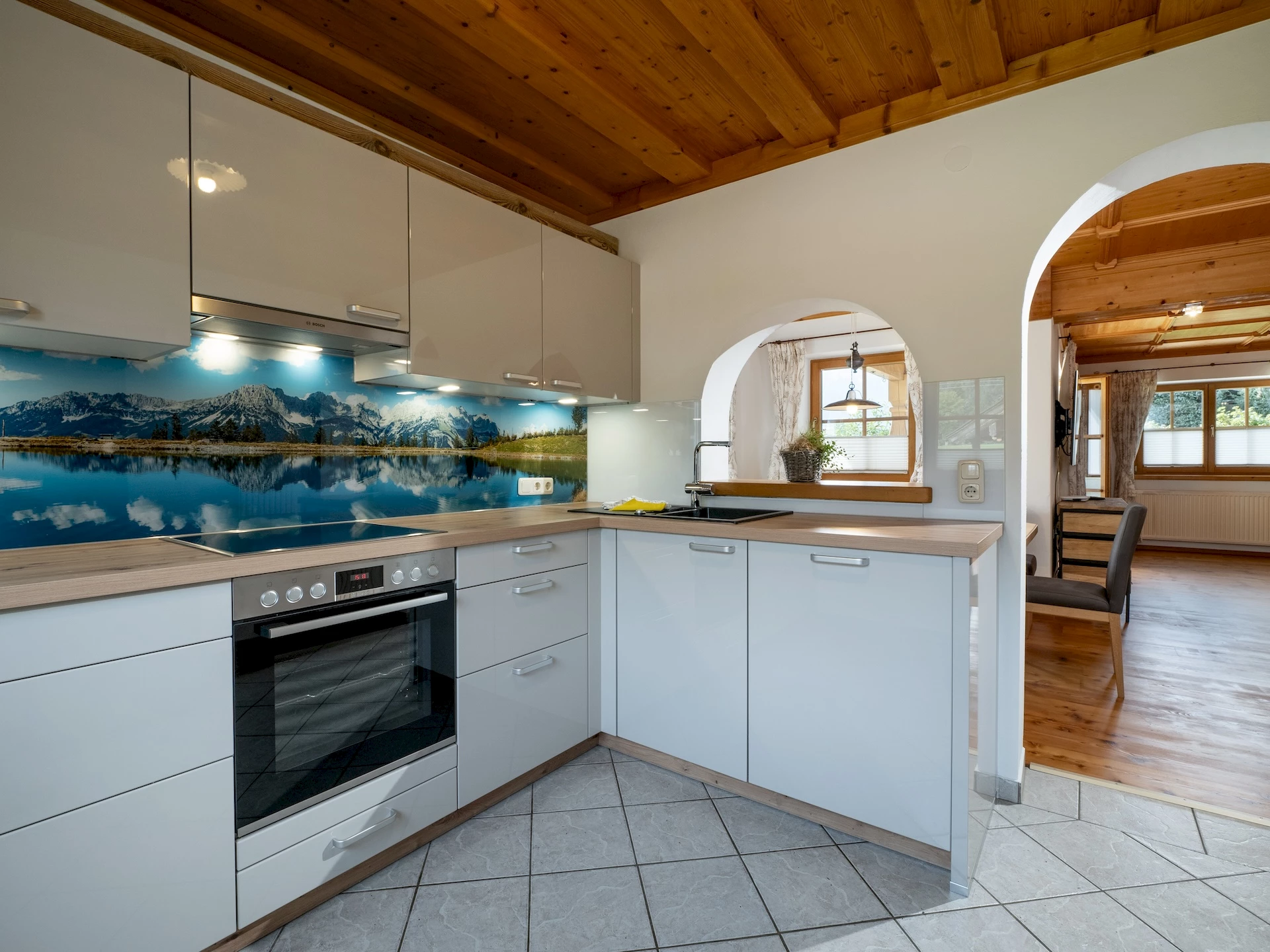 Küche mit Essbereich Tirolerhaus EG — Ferienwohnung am Bauernhof Going Tirol