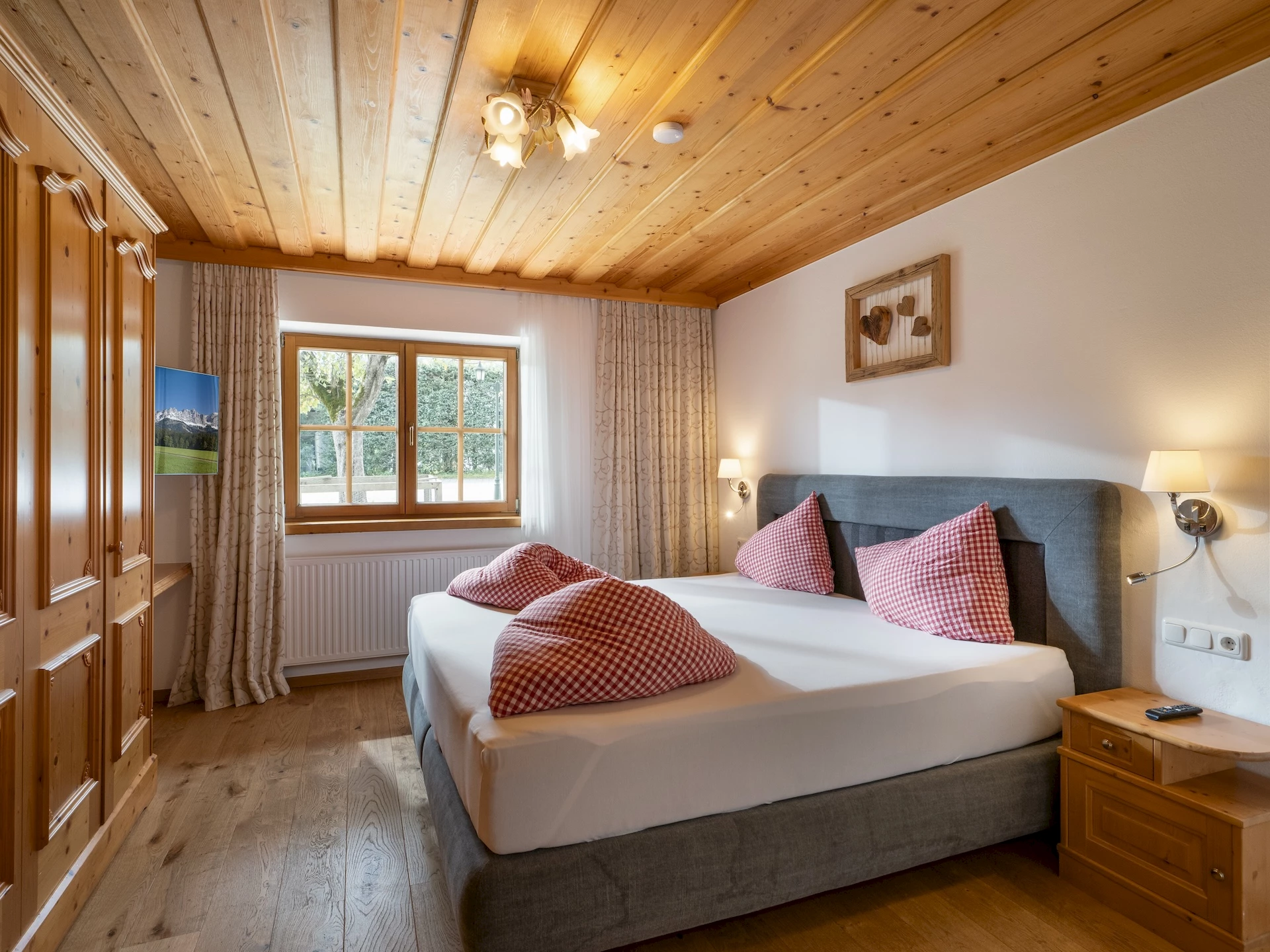 Zweites Schlafzimmer im Tirolerhaus EG — Bauernhof-Ferienwohnung Wilder Kaiser